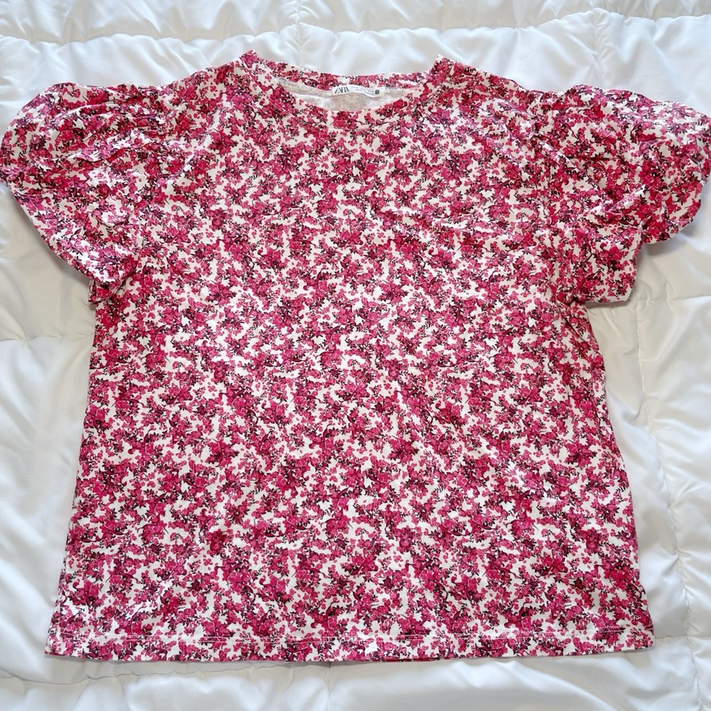 Puff-Sleeve Top 🌺 | Zara